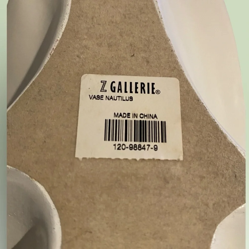 Z Gallerie Cream Off White Spiral Nautilus Vase Sculpture